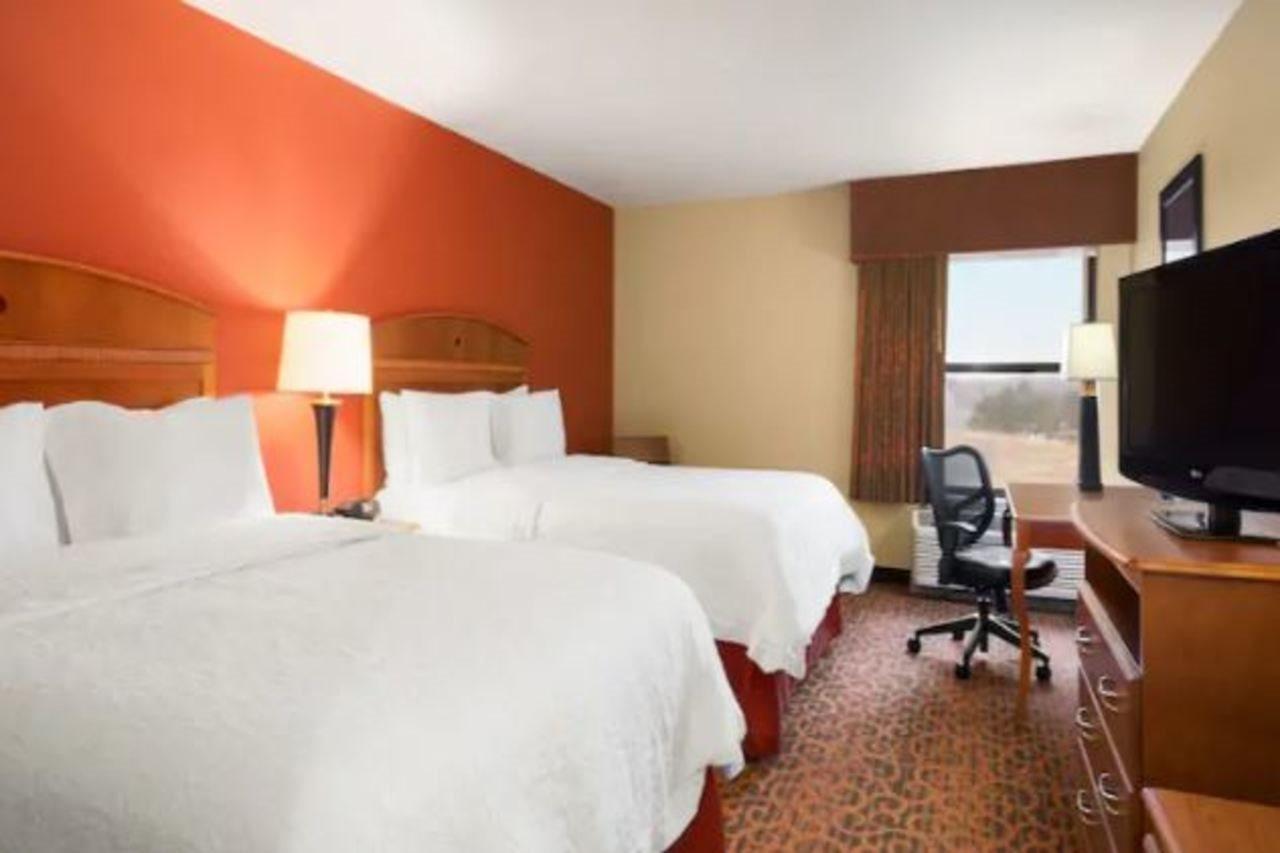 Hampton Inn Wichita-East Экстерьер фото