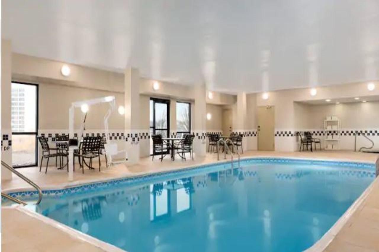 Hampton Inn Wichita-East Экстерьер фото