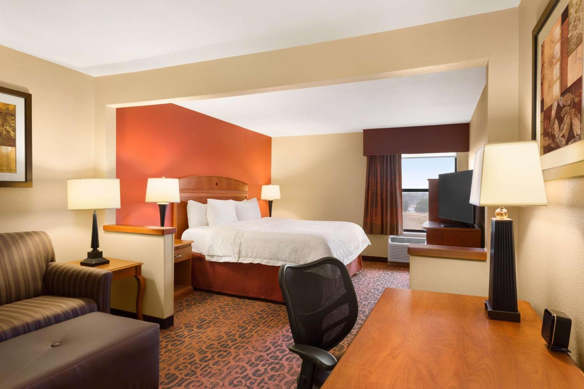 Hampton Inn Wichita-East Экстерьер фото