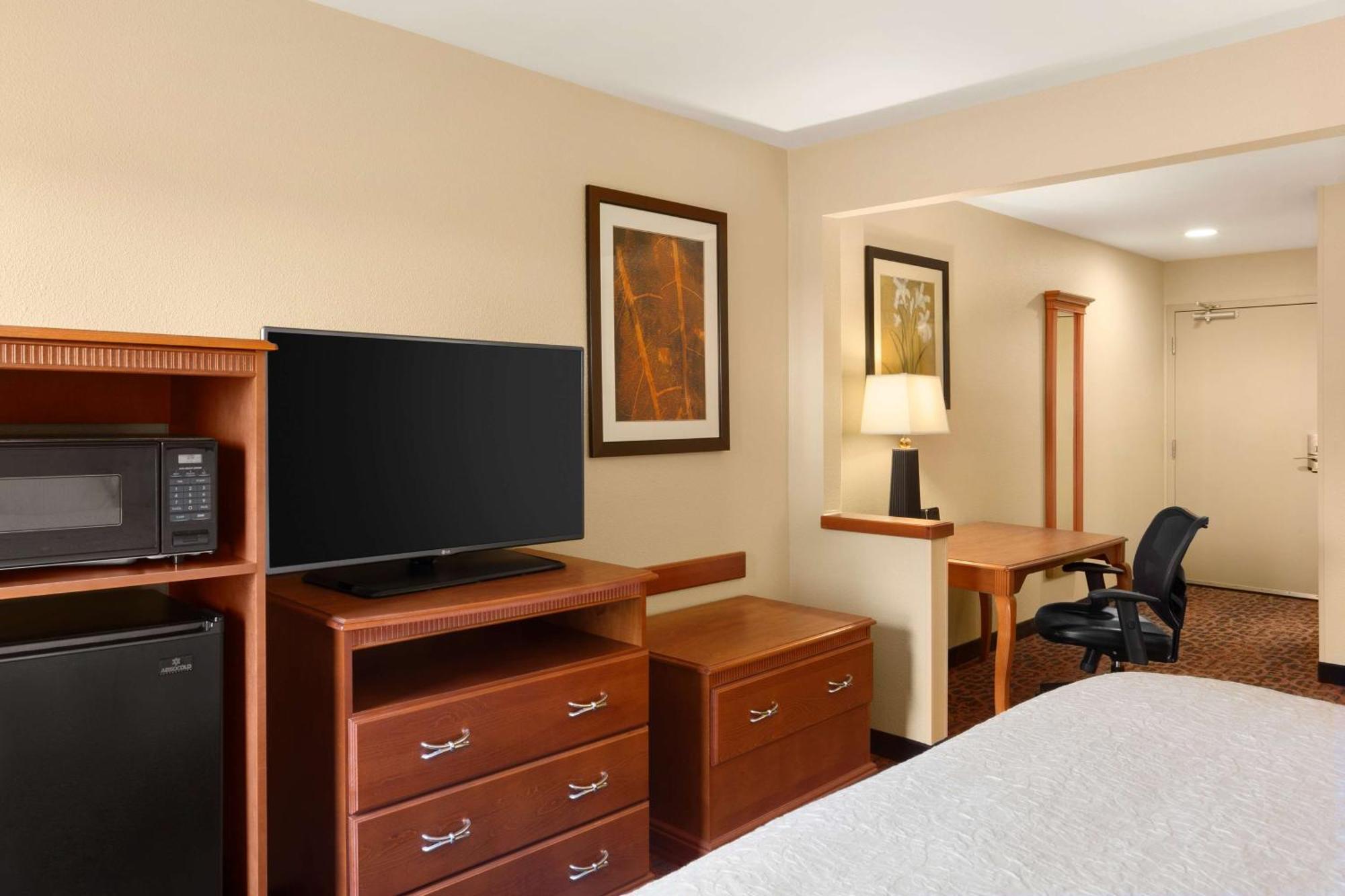 Hampton Inn Wichita-East Экстерьер фото