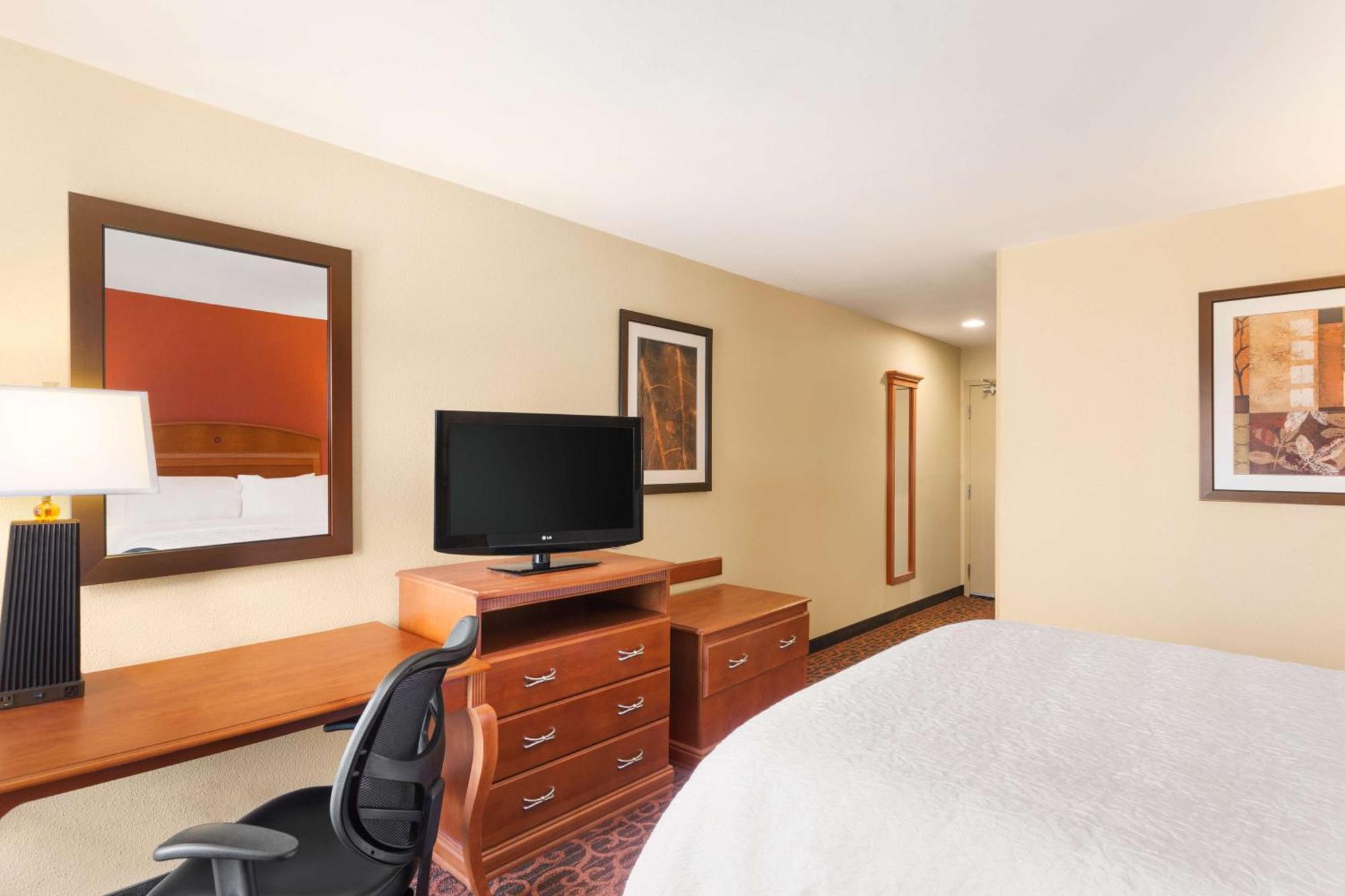 Hampton Inn Wichita-East Экстерьер фото