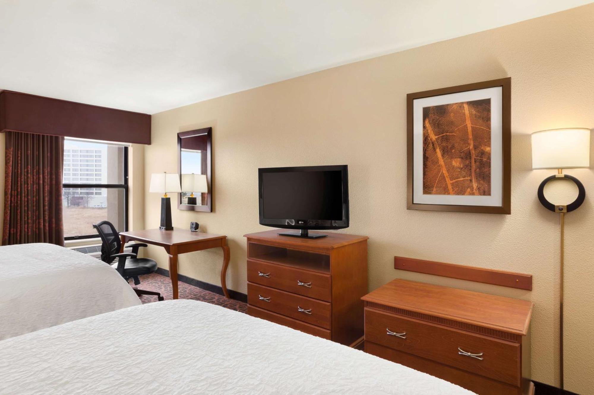 Hampton Inn Wichita-East Экстерьер фото