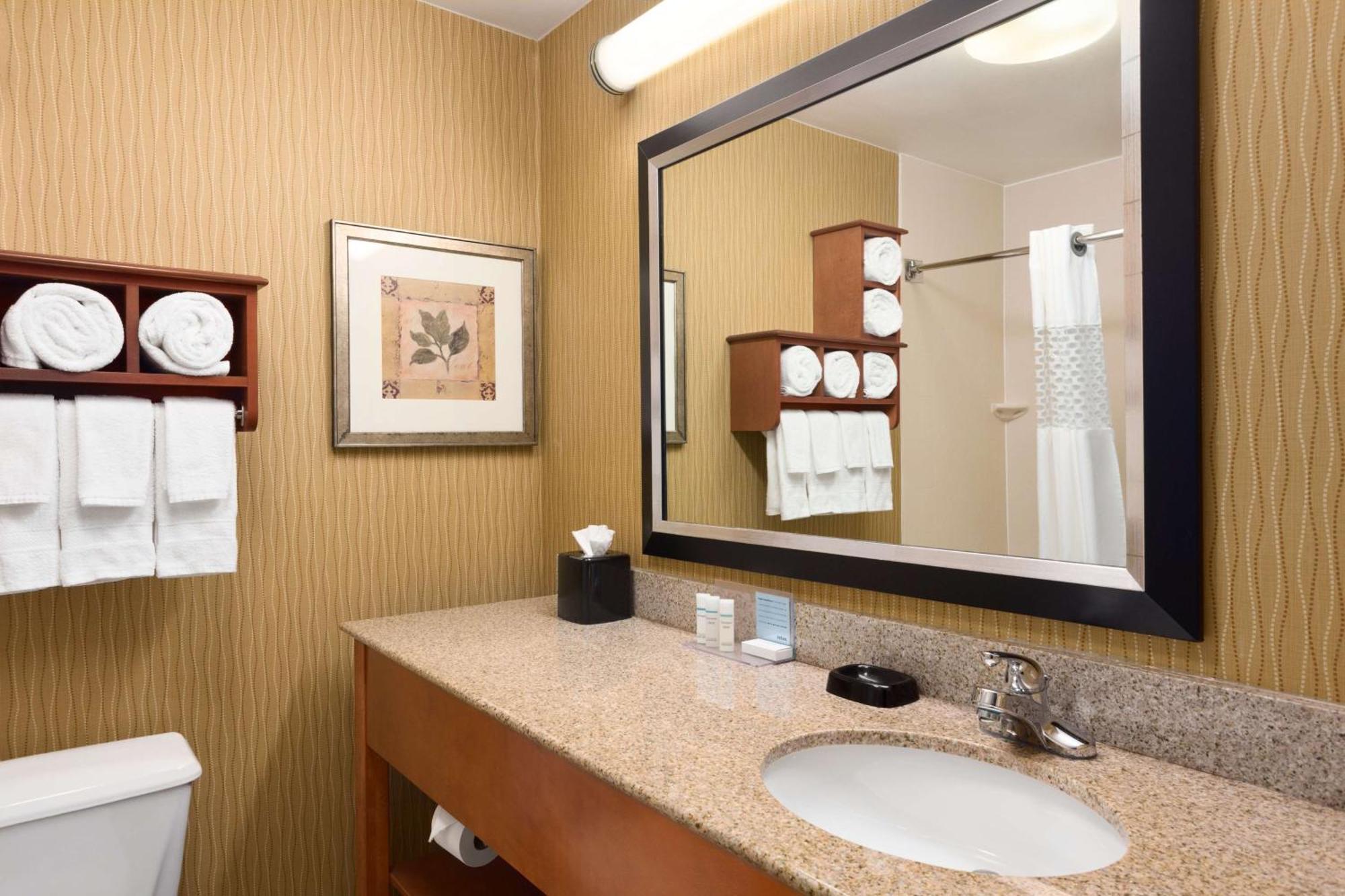 Hampton Inn Wichita-East Экстерьер фото