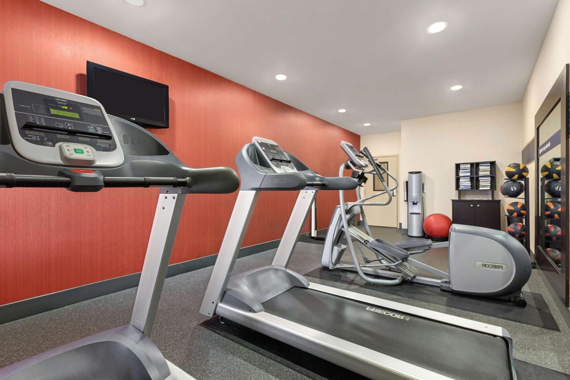Hampton Inn Wichita-East Экстерьер фото