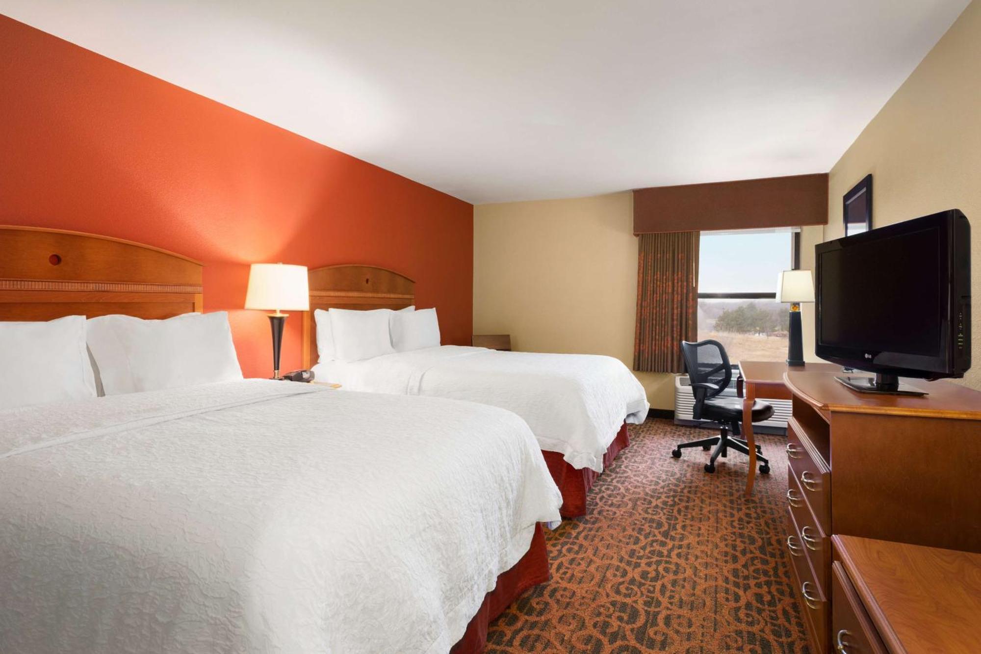 Hampton Inn Wichita-East Экстерьер фото