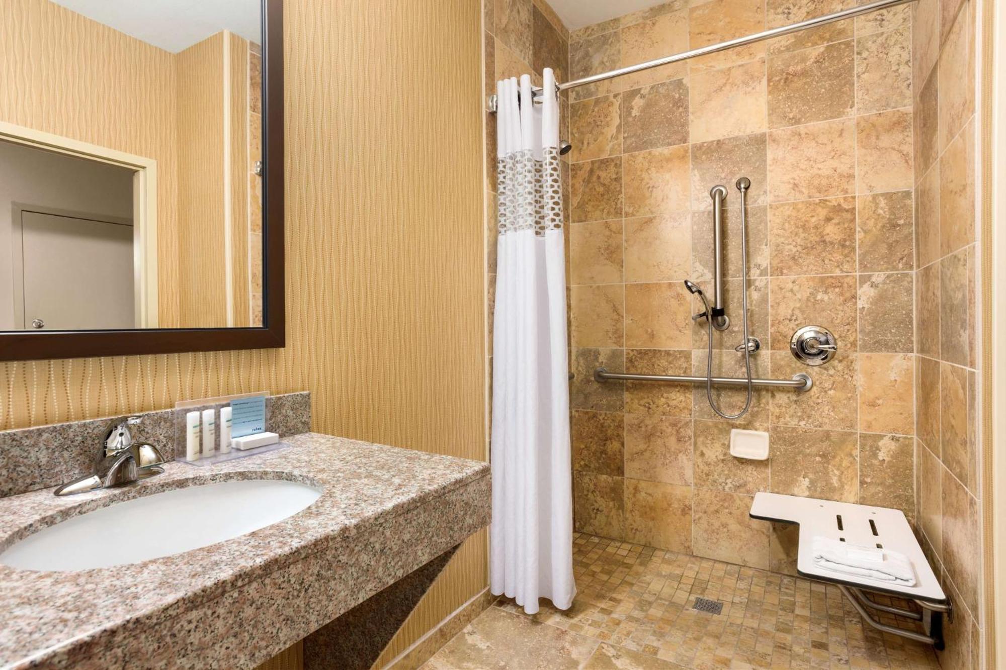 Hampton Inn Wichita-East Экстерьер фото