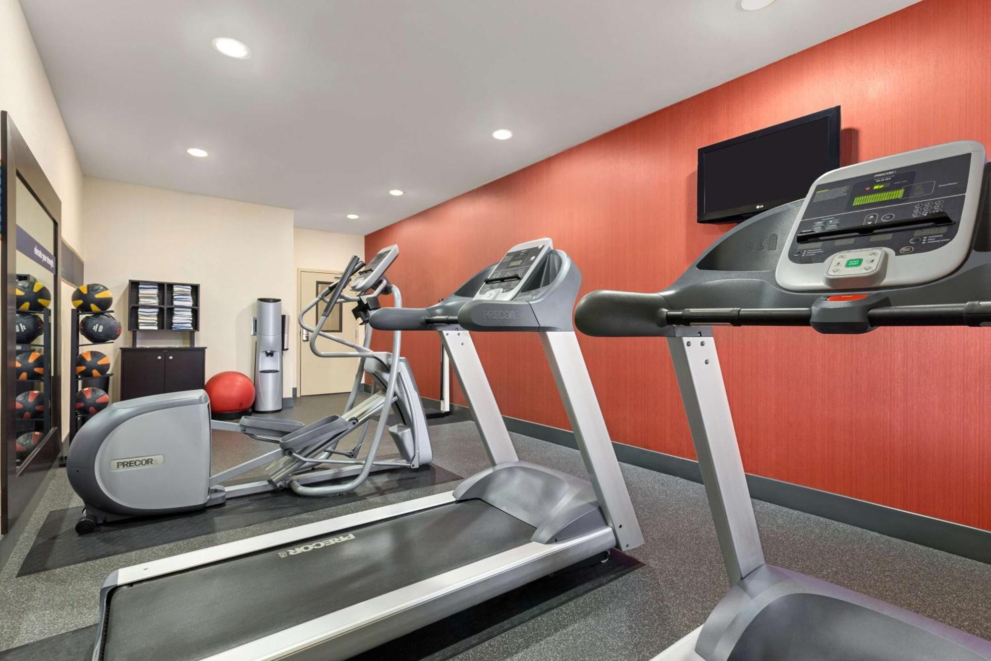 Hampton Inn Wichita-East Экстерьер фото
