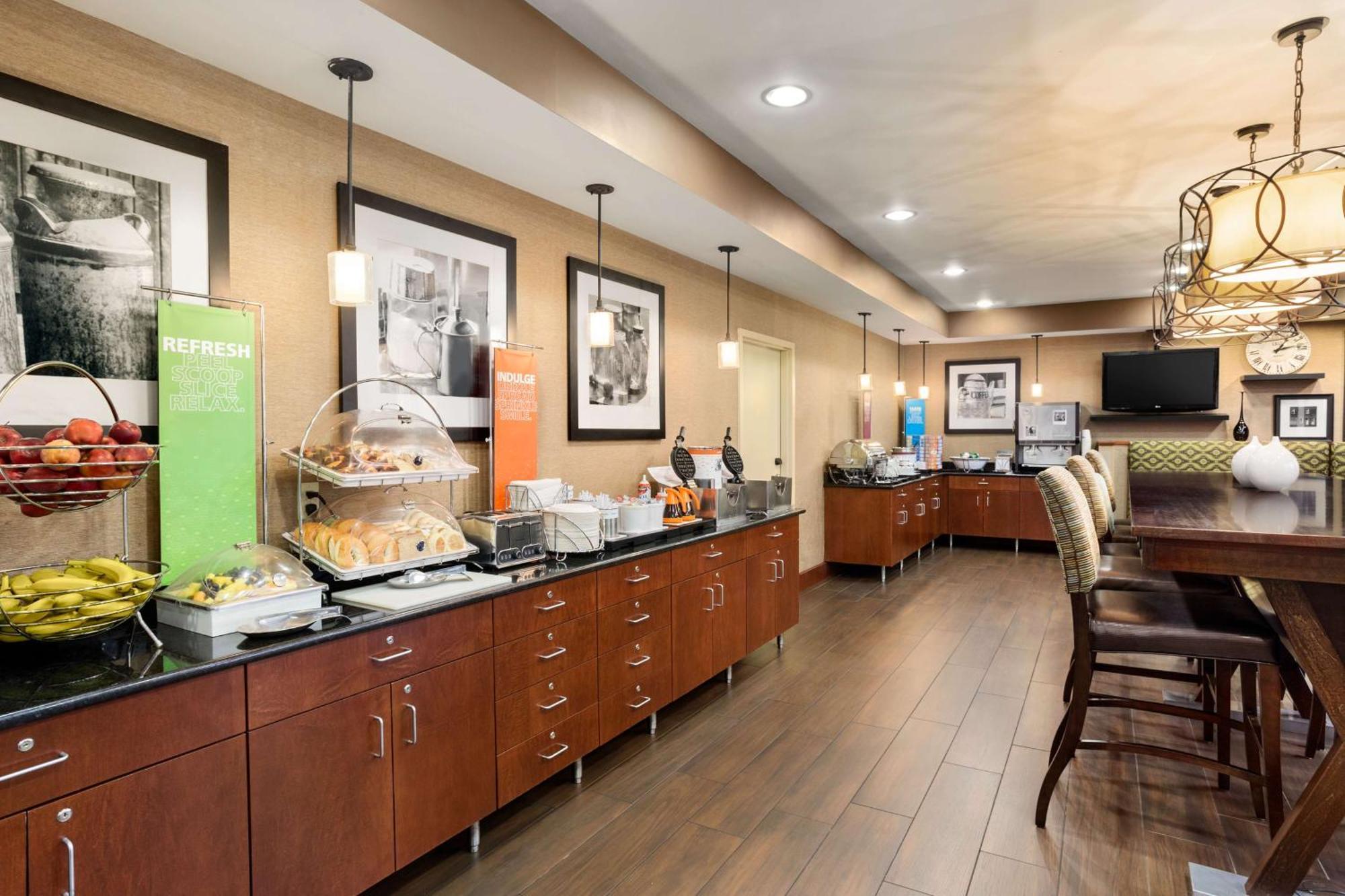 Hampton Inn Wichita-East Экстерьер фото