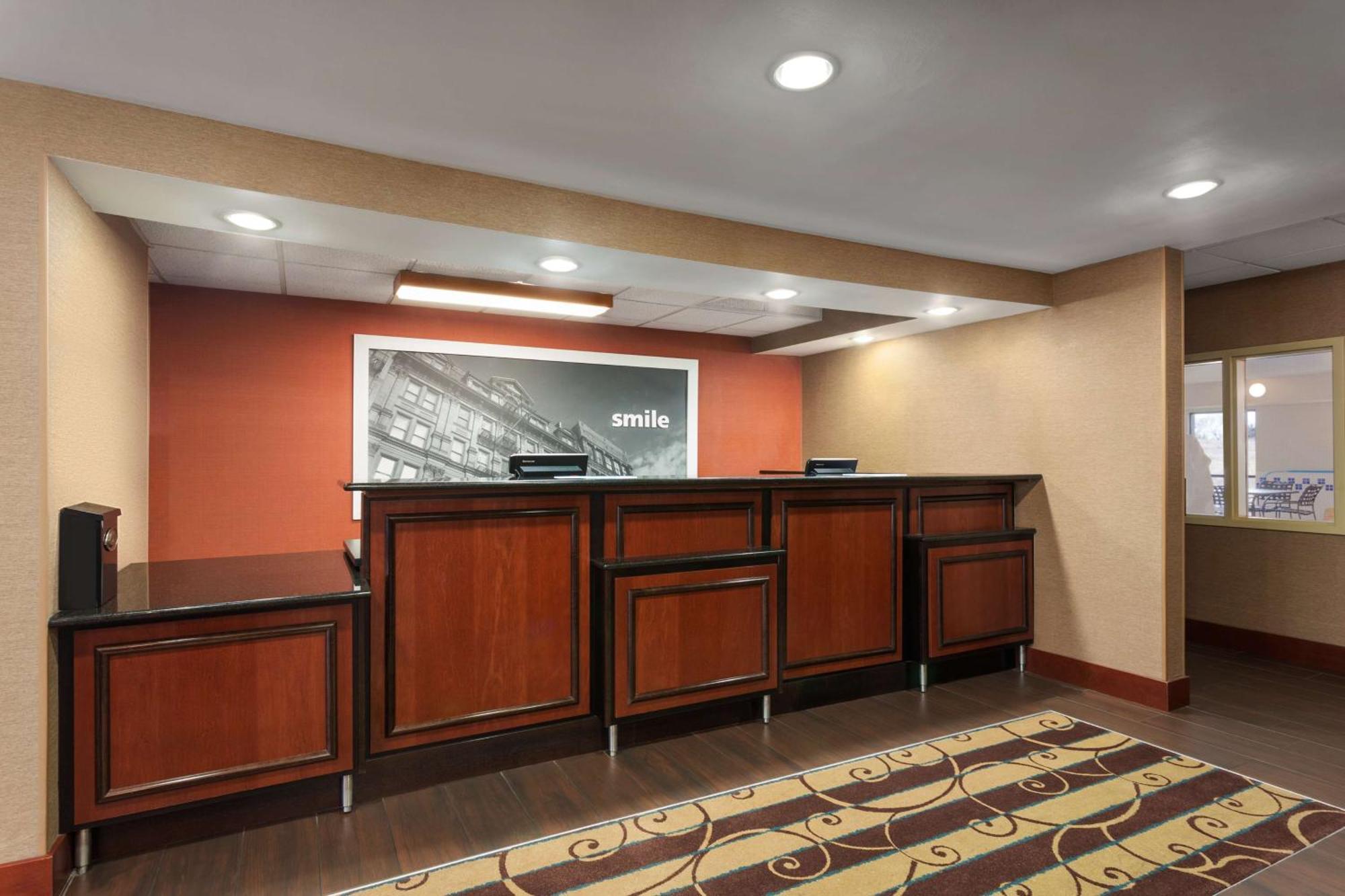 Hampton Inn Wichita-East Экстерьер фото