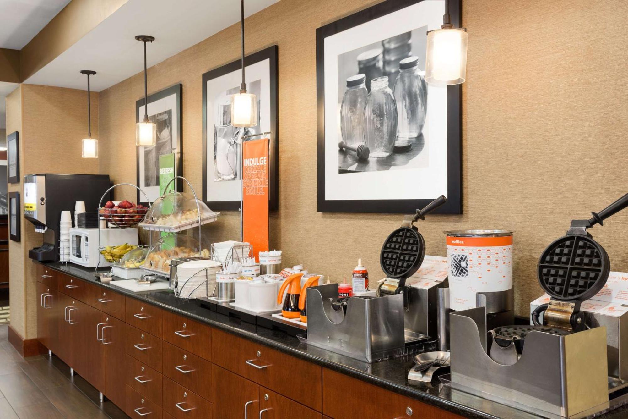 Hampton Inn Wichita-East Экстерьер фото