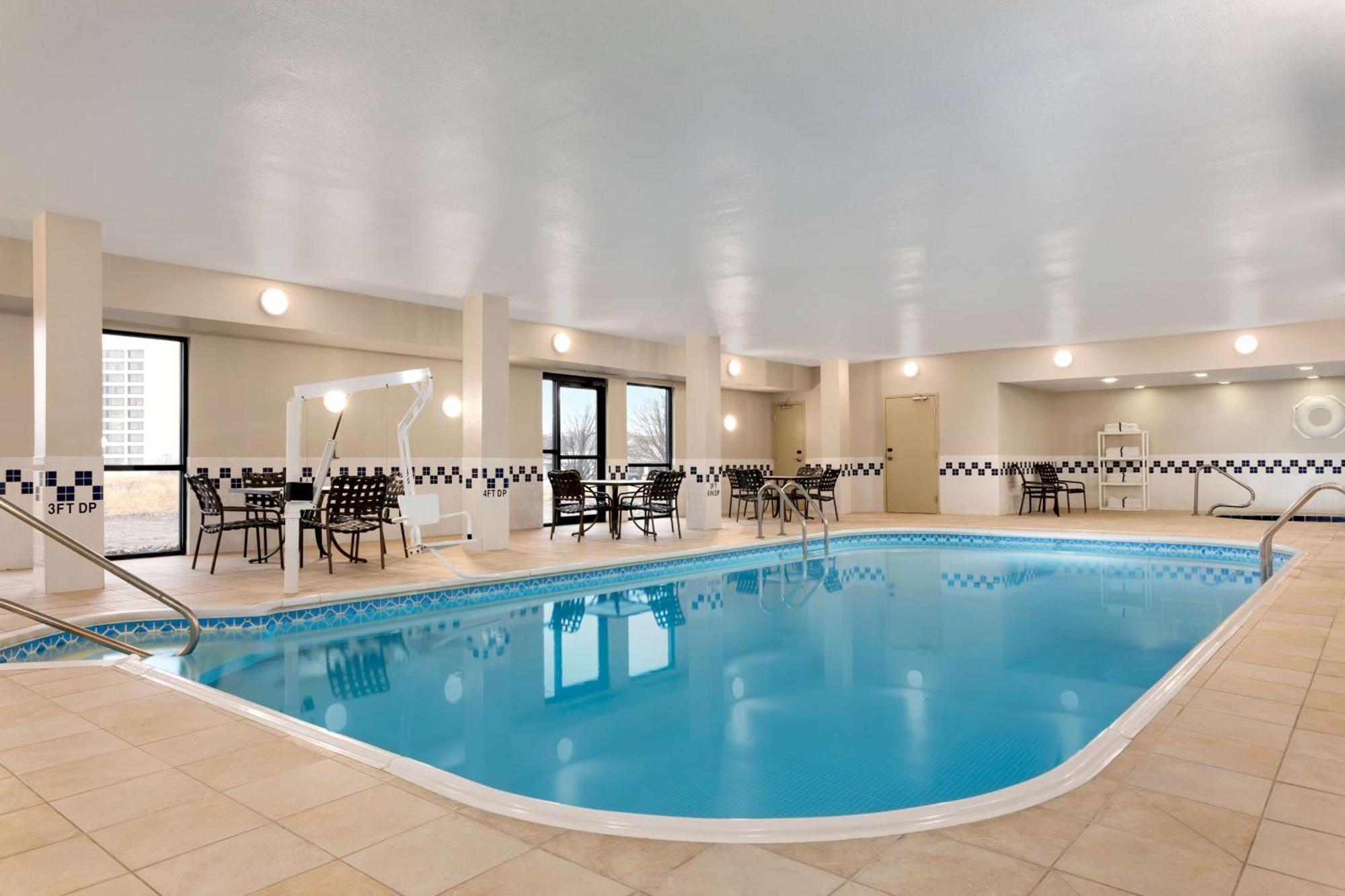 Hampton Inn Wichita-East Экстерьер фото