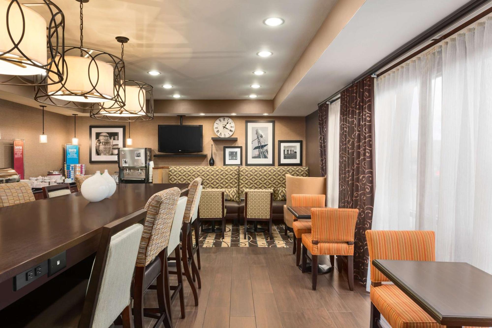Hampton Inn Wichita-East Экстерьер фото