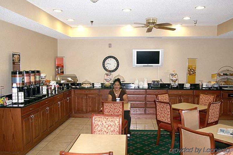 Hampton Inn Wichita-East Ресторан фото