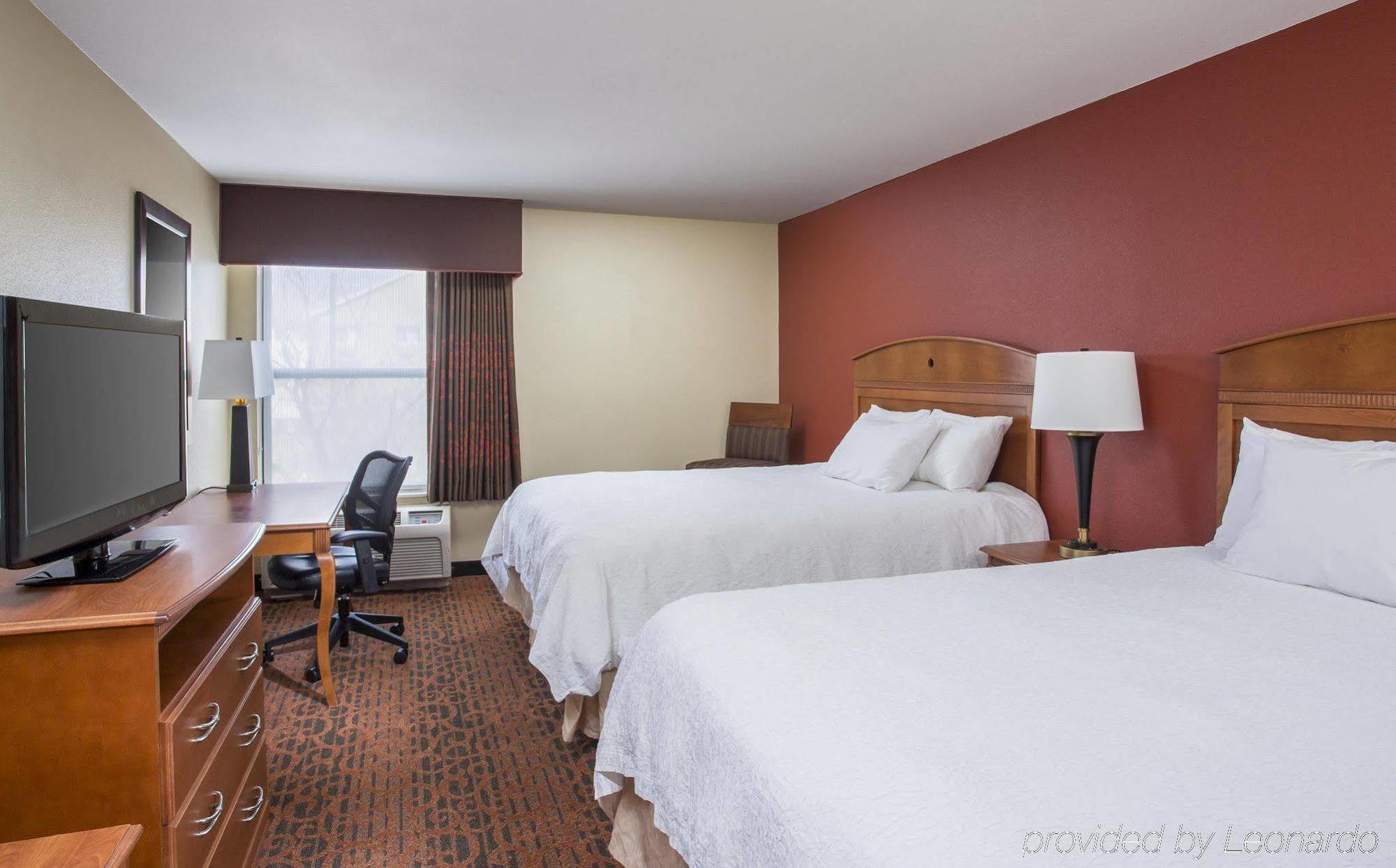 Hampton Inn Wichita-East Экстерьер фото