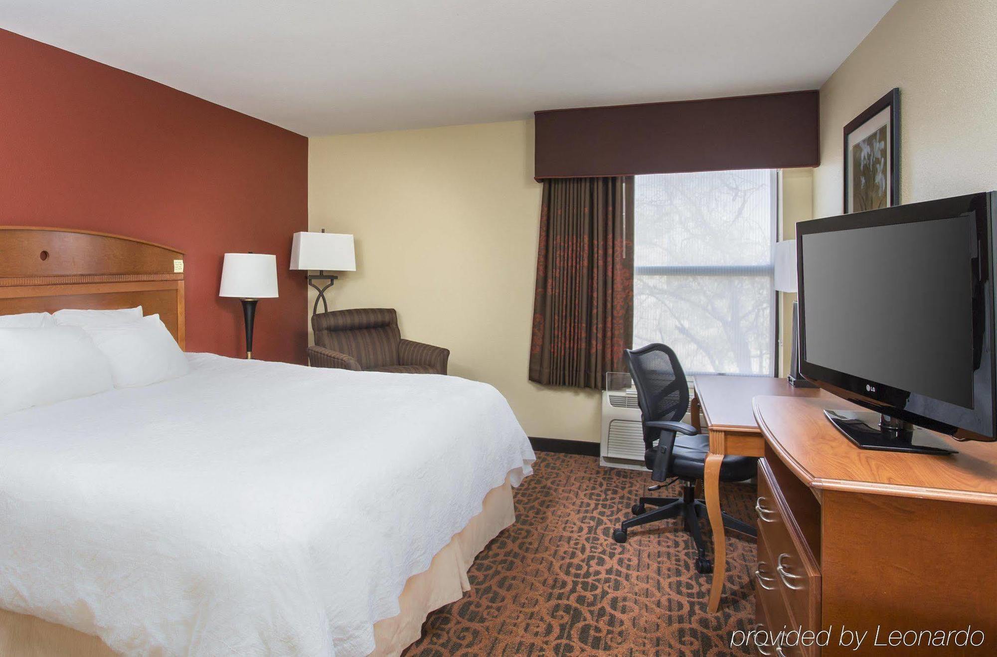 Hampton Inn Wichita-East Экстерьер фото