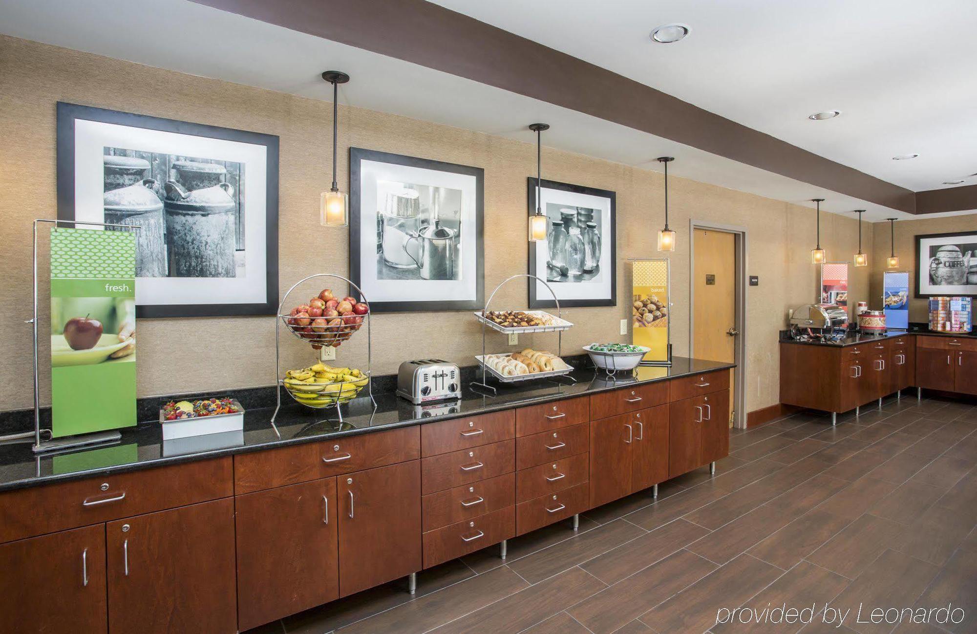 Hampton Inn Wichita-East Экстерьер фото
