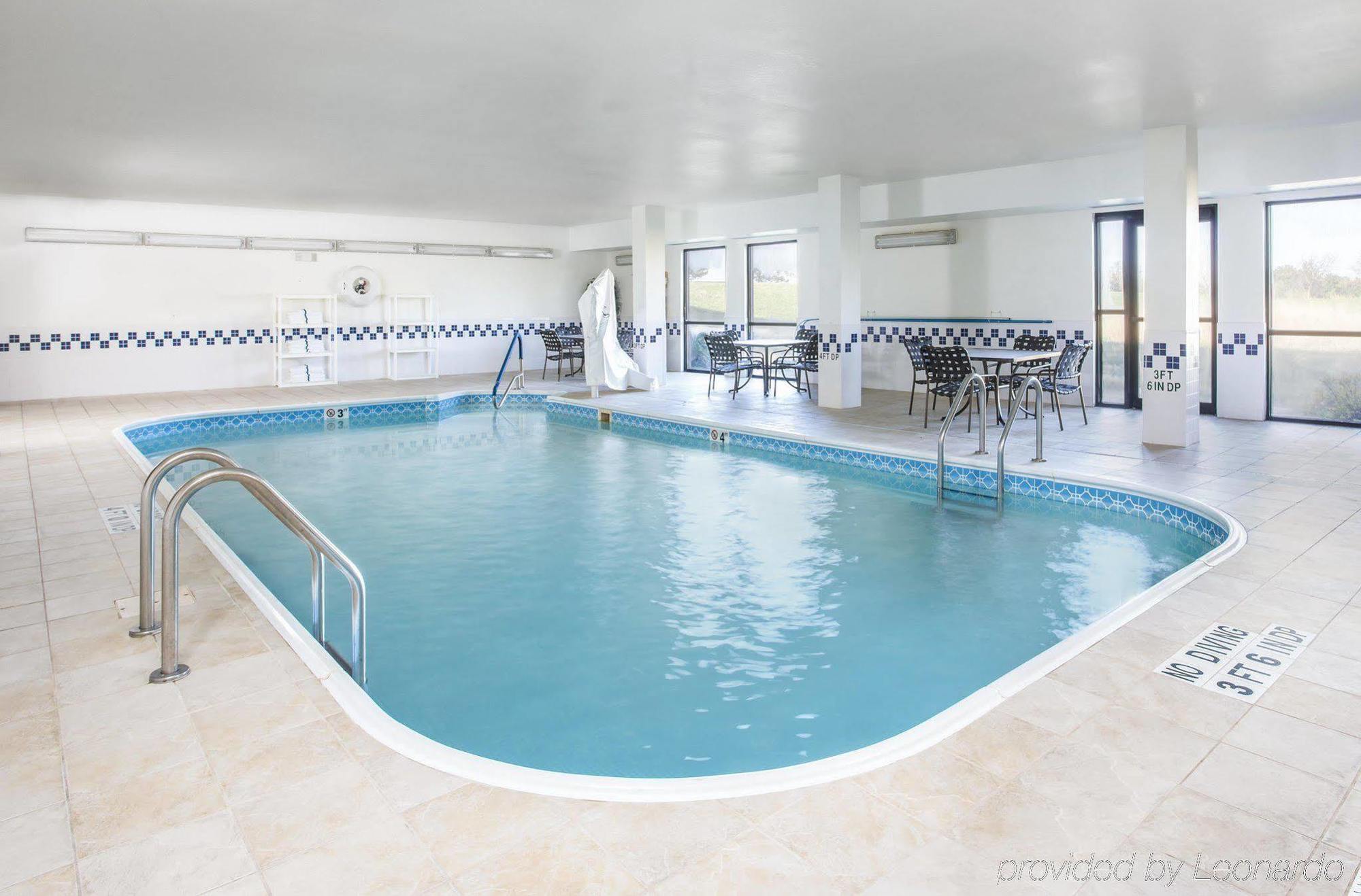 Hampton Inn Wichita-East Экстерьер фото