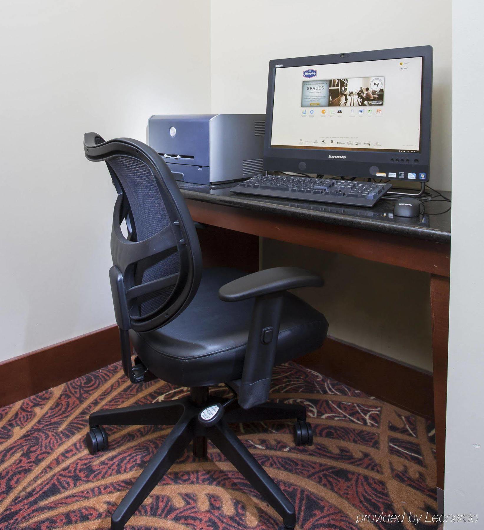 Hampton Inn Wichita-East Экстерьер фото
