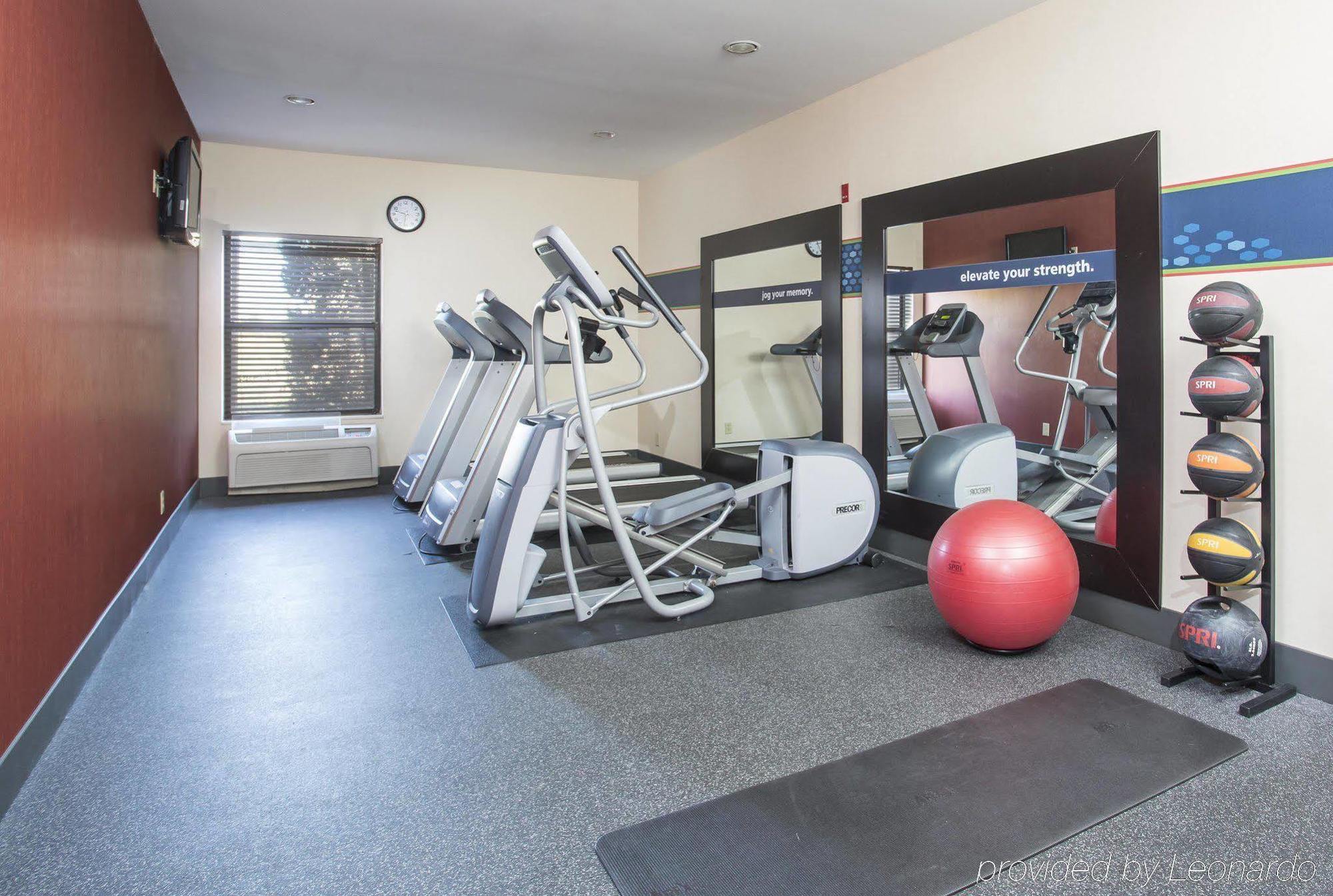 Hampton Inn Wichita-East Экстерьер фото
