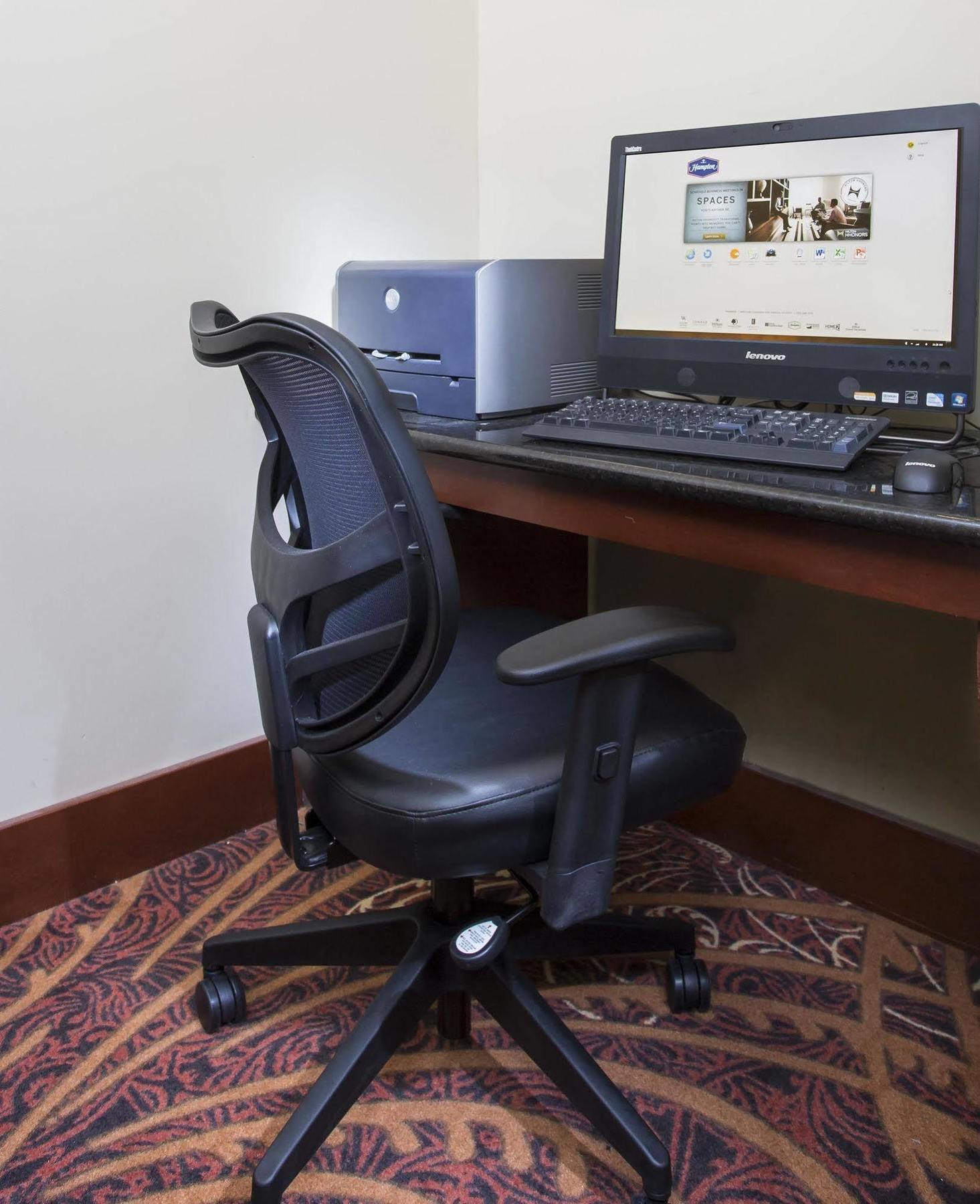 Hampton Inn Wichita-East Экстерьер фото