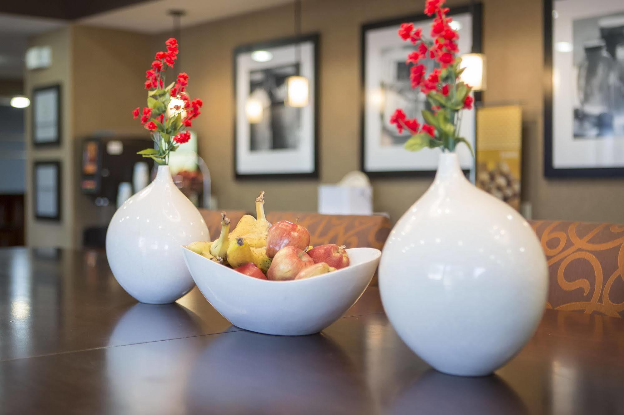 Hampton Inn Wichita-East Экстерьер фото
